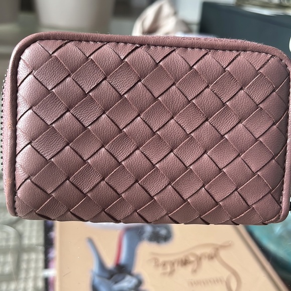 Bottega Veneta zip around wallet - Picture 2 of 6